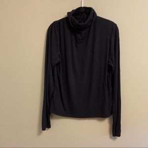 Black long sleeve ribbed turtle-neck top XL